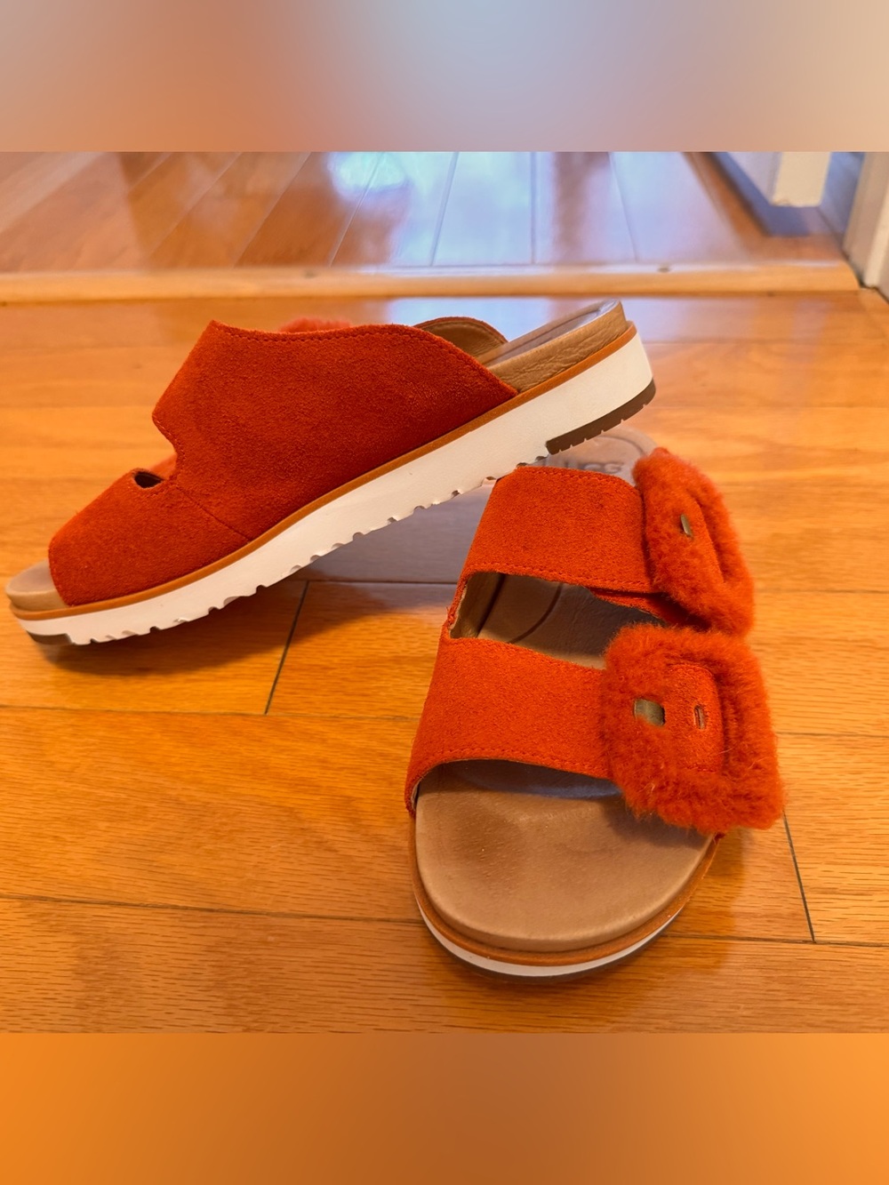 UGG - Slides